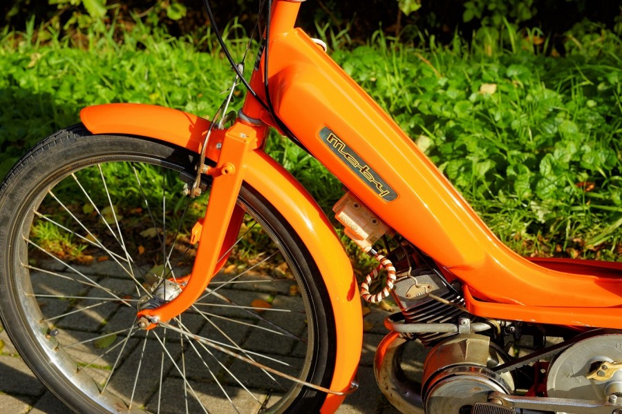 Mobylette, französiches Kleinkraftrad beziehungsweise Moped mit Höchstgeschwindigkeit von nicht mehr als 45 km/h - Pixabay
