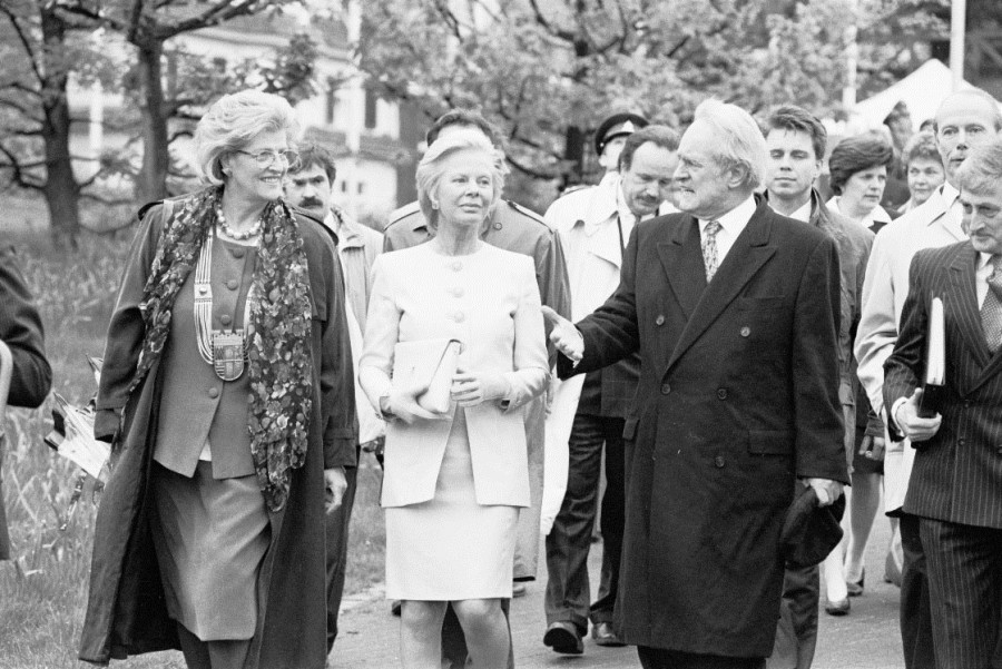 In 1994 besuchten die damalige Herzogin von Kent von Kent und der damalige NRW-Ministerpräsident Johannes Rau die Mülheimer Landesgartenschau (MüGa). Obebürgermeisterin a.D. Eleonore Güllenstern empfing die Gäste und machte mit Ihnen einen Rundgang durch die MüGa.