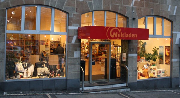 Weltladen-Mülheim, Aussenansicht, Schaufenster - H. Kremer, Weltladen