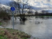 Das Hochwasser hat aufgrund der vielen Regenfälle der letzten Tage erneut Mülheim erreicht. Die Durchflussmengen an den für Mülheim maßgeblichen Pegeln in Hattingen und Wetter liegen bei über 300 m3/s.