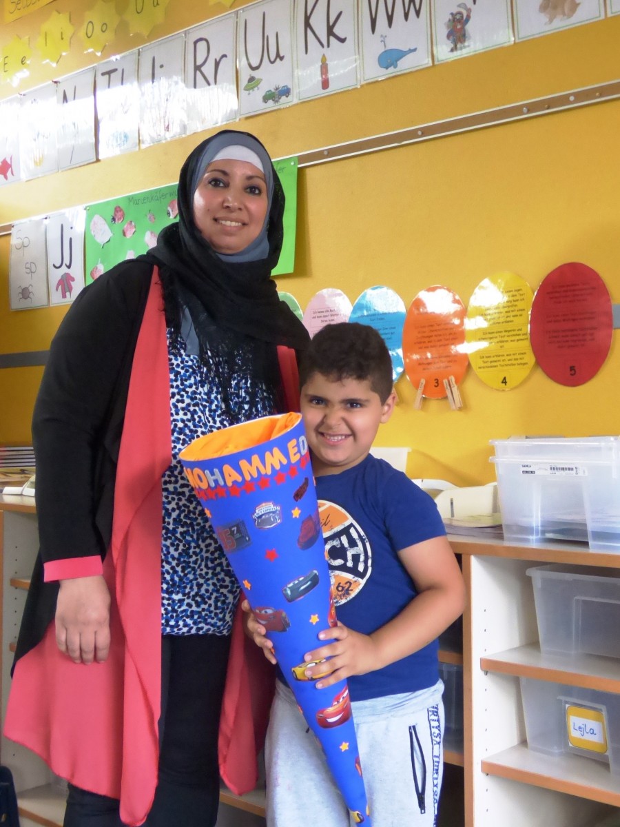 Mohammed, dessen Mutter 2018 an der Mülheimer Schultüte teilgenommen hat, präsentiert stolz seine Schultüte - Copyright Alexandra Grüter, Stadtteilmanagement Eppinghofen