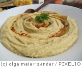 Hummus (Kichererbsenpüree). Ein israelisches Gericht.