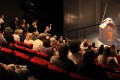 Publikum während des Einlasses zu KÄTHE HERMANN im Theater an der Ruhr - Quelle/Autor: Michael Dawid