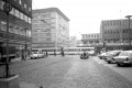Das Woolworth-Gebäude (links) im Jahre 1961 mit Blick auf den ehemaligen Kaufhof - Quelle/Autor: Medienkompetenzzentrum