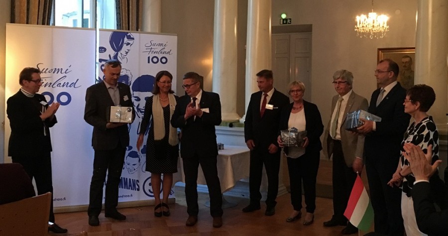 Bürgermeisterin Margarete Wietelmann gratuliert zu 100 Jahre Unabhängigkeit von Russland.