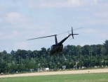 Ein Helikopter hebt ab. Flughafen Essen/Mülheim EDLE.