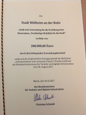 Bundesminister Schmidt überreicht Förderbescheid für Masterplan Nachhaltige Mobilität in Mülheim an der Ruhr