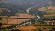 Die Ruhrtalbrücke schwingt sich heute in einem 1830 m langen, eleganten Bogen über das Mülheimer Ruhrtal. Sie ist die längste Stahlbrücke Deutschlands und man zählt sie heute mit zu den größten Brückenbauprojekten Europas nach dem Zweiten Weltkrieg
