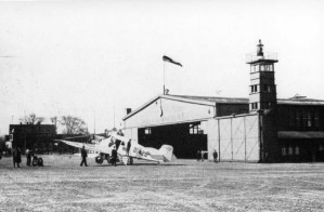 Die Verkehrsflugzeughalle des Flughafens Essen/Mülheim (um 1925)