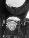 Blick in die Kuppel der ausgebrannten Synagoge