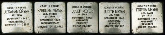 Stolpersteine für die Familie Abraham Meyer in der Köhle 16 (verlegt am Hans-Böckler-Platz, Ausgang FORUM)