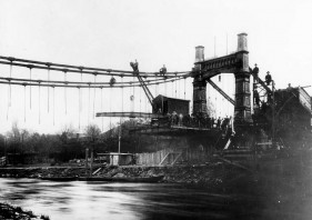 Die Mülheimer Kettenbrücke während der Bauarbeiten (um 1843)