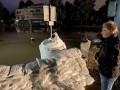 Oberbürgermeister Mark Buchholz verschafft sich eine Überblick über die Hochwasserlage an der Ruhr. - Quelle/Autor: Dezernat III - Stadtdirektor - Frank Steinfort
