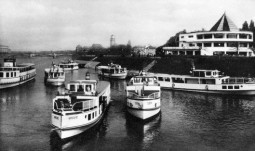 Die Schiffe der Weißen Flotte vor dem Wasserbahnhof (Anfang der 1930er Jahre)