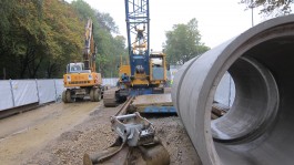 Foto vom aktuellen Baufortschritt zu Verlegung und Teilrenaturierung des Rumbachs - Beginn zweiter Bauabschnitt: Rohrverlegung