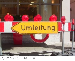 Umleitung - Verkehrsschild Auch in Mülheim sind aufgrund von Bauarbeiten Umleitungen erforderlich