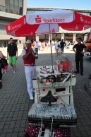 In der Mittagszeit verteilte ein Eiswagen der Sparkasse Mülheim kostenlos leckeres Speiseeis. 