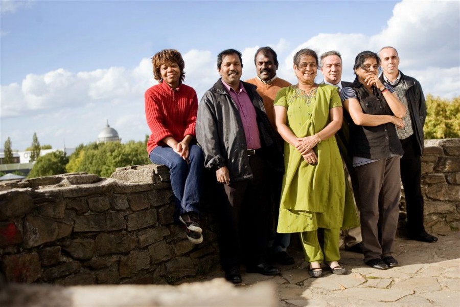 Gruppenfoto mit Menschen unterschiedlicher Kulturen. Willkommen, Integration, Vielfalt, Schloss Broich