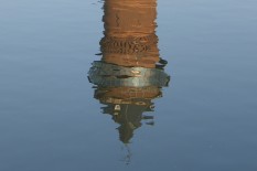 Aquariusmotiv: Spiegelung des Styrumer Wasserturms im Wasser