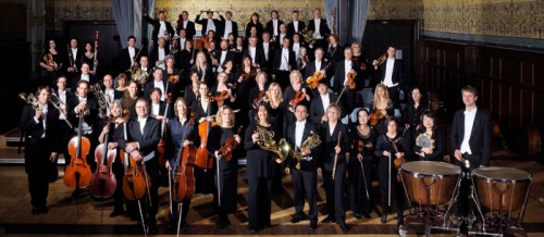 Das Staatsorchester Rheinische Philharmonie ist im Rahmen des 2. Sinfoniekonzertes der Saison 2011/2012 in der Stadthalle Mülheim an der Ruhr zu Gast.