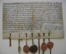 Eine Schenkungsurkunde des Klosters Saarn von 1221 (älteste Urkunde im Stadtarchiv)