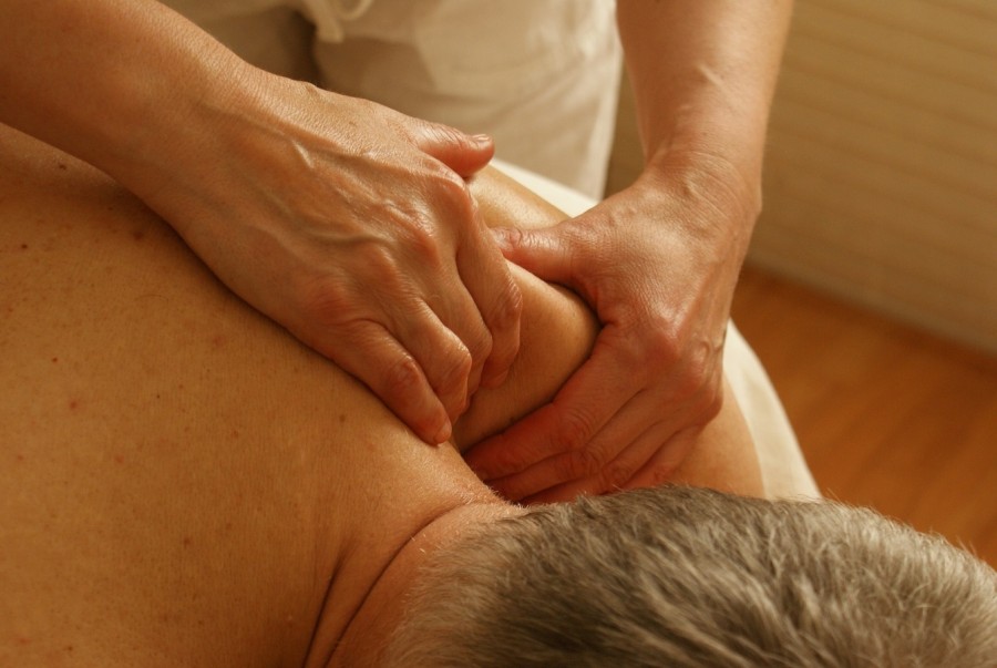 Massage, Entspannung, Wohlbefinden. fitjob-Arbeitsplatzmassagen,: Therapeuten und Therapeutinnen der Praxis Timmermann behandeln Ihre Beschwerden - Pixabay