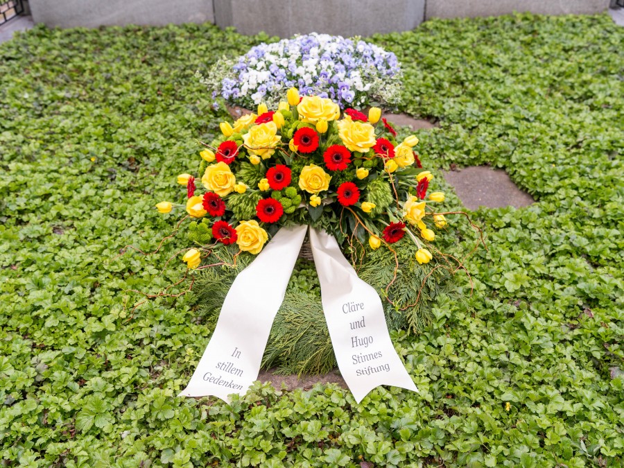 Kranzniederlegung zum 100. Todestag von Hugo Stinnes. Altstadtfriedhof - Online Team, Referat I - Helena Grebe