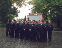 Gruppenfoto der Gründungsmitglieder der Freiwilligen Feuerwehr am 19. September 2001