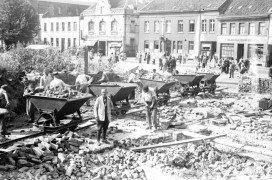 Wiederaufbau, Schutträumung Rathausmarkt 1947. Foto: Archiv