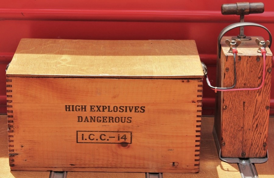 Kiste mit explosivem Sprengstoff. Infos zum Sprengstoffschein. - Pixabay