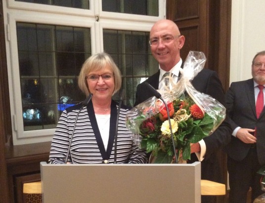 Amtseinführung des Oberbürgermeisters Ulrich Scholten im Rat durch Bürgermeisterin Margarete Wietelmann.