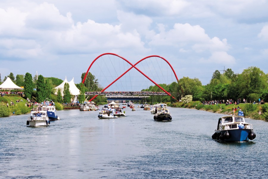 Auf dem Foto ist die Schiffsparade auf dem Rhein-Herne-Kanal zu sehen. - Mülheimer Stadtmarketing und Tourismus GmbH (MST) - Markus Krieger