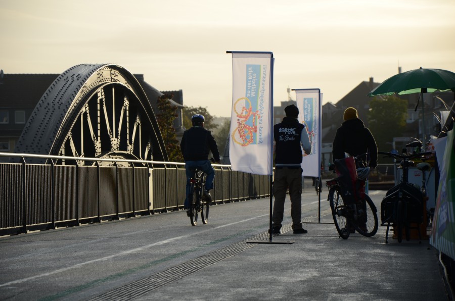 Frühstück auf der Brücke vom Radschnellweg RS1 - PIA - Stiftung für integrierte Stadtentwicklung
