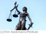 Justitia. Gerichtliche Verfahren. Gesetz. Ordnung. Sicherheit. Schiedspersonen - (c)Tim Reckmann/PIXELIO