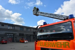 Am 27. April 2017, fand bereits zum zwölften Mal der Mädchen-Zukunftstag GirlsDay bei der Feuerwehr Mülheim statt. 18 teilnehmende Mädchen konnten Einblicke in die Arbeit der Feuerwehr nehmen. Ein Highlight: Die Drehleiter