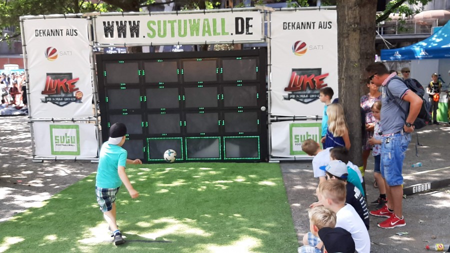 Das Foto zeigt die digitale Torwand bei den Ruhr Games 2019 - TrendSport
